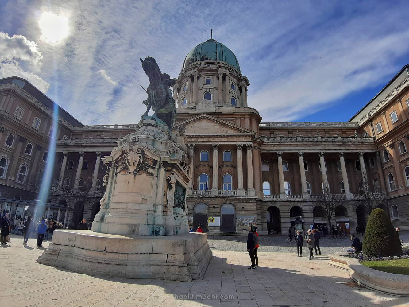 20190315T113745--Hungarian national gallery__sky_monument